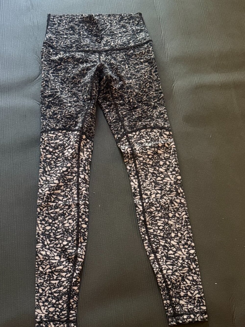 Lululemon Wunder Under High-Rise Tight 28" Black White Print Sz 6